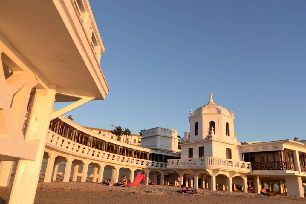 Esencia De Cadiz Entre La Vina Y El Mercado Exterior photo